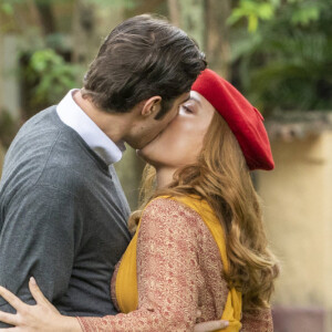 Novo beijo de Isadora (Larissa Manoela) e Davi (Rafael Vitti) é flagrado por Manuela (Mariah da Penha) no capítulo de quinta-feira, 7 de abril de 2022 da novela 'Além da Ilusão'