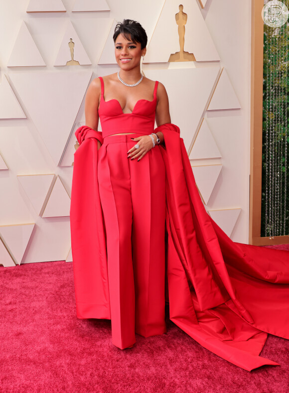 A atriz Ariana DeBose, de 'Amor, Sublime Amor', apostou em look all red