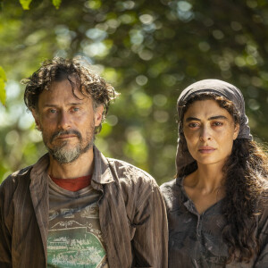 Maria Marruá (Juliana Paes) e Gil (Enrique Diaz) vão fugir para o Pantanal depois dele matar o assassino do 3º filho na novela 'Pantanal'