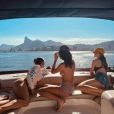 Rafa Kalimann fez passeio de barco com as atrizes Vitória Strada e Camila Queiroz no início de março