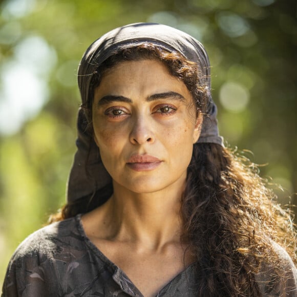 Na novela "Pantanal", Maria Marruá (Juliana Paes) garante a Gil (Enrique Diaz) que não quer mais engravidar. 'Já enterramos tudo na estrada'