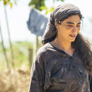 Na novela "Pantanal", Maria Marruá (Juliana Paes) cede a Gil (Enrique Diaz) após marido insistir por sexo