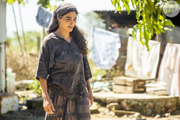 Na novela "Pantanal", Maria Marruá (Juliana Paes) cede a Gil (Enrique Diaz) após marido insistir por sexo