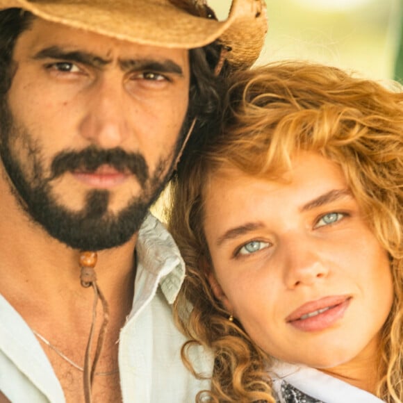 Madeleine (Bruna Linzmeyer) e José Leôncio (Renato Góes) têm paixão arrebatadora na novela 'Pantanal'