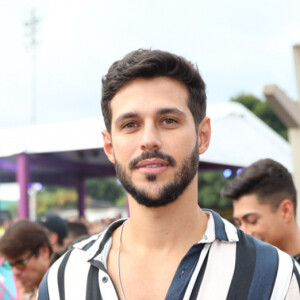 Ex-BBB Rodrigo Mussi foi encaminhado com traumatismo craniano ao hospital, onde passou por duas cirurgias