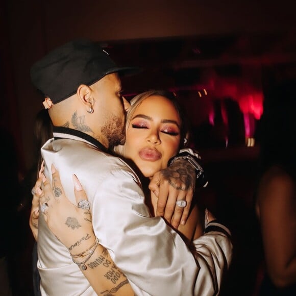 Neymar apareceu em vários registros ao lado de Rafaella Santos