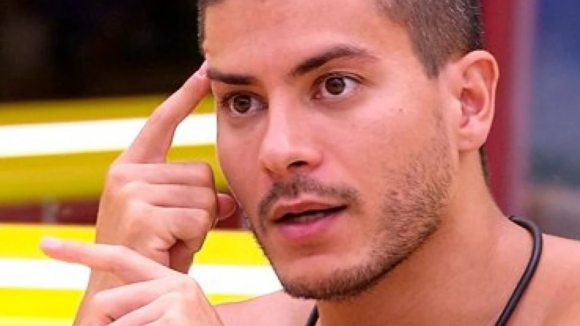 'BBB 22': favorito ao prêmio, Arthur Aguiar surpreende com revelação sobre situação financeira