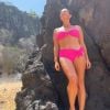 Giovanna Antonelli exibe corpo em forma em biquíni
