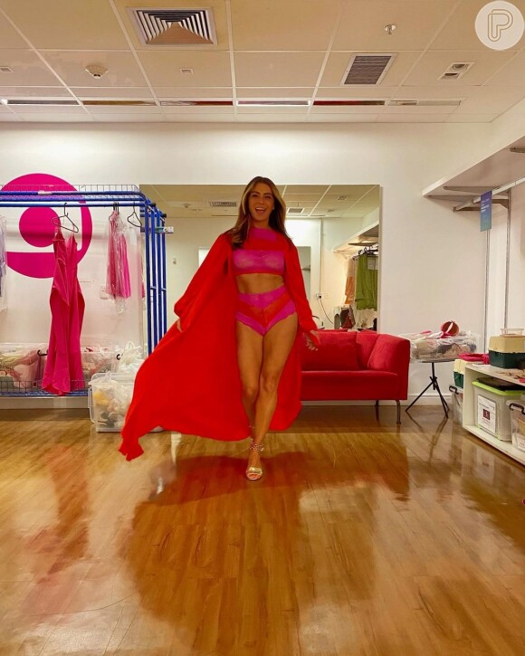 Giovanna Antonelli desfila de lingerie nos bastidores da novela 'Quanto mais vida, melhor'