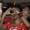 Sheron Menezzes ficou emocionada ao assistir o desfile da Portela na Marquês de Sapucaí, no Rio, em 2014