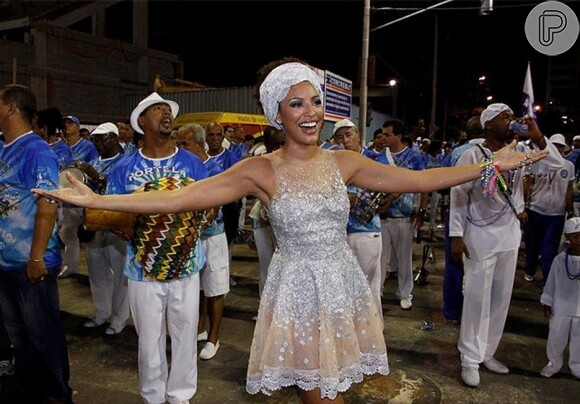 Sheron menezzes caprochou no look para um ensaio da Portela no carnaval de 2012