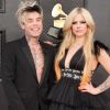Avril Lavigne e o namorado, Mod Sun, no tapete vermelho Grammy 2022