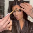 Kylie Jenner é apaixonada por maquiagem e tem uma linha de cosméticos desde 2015