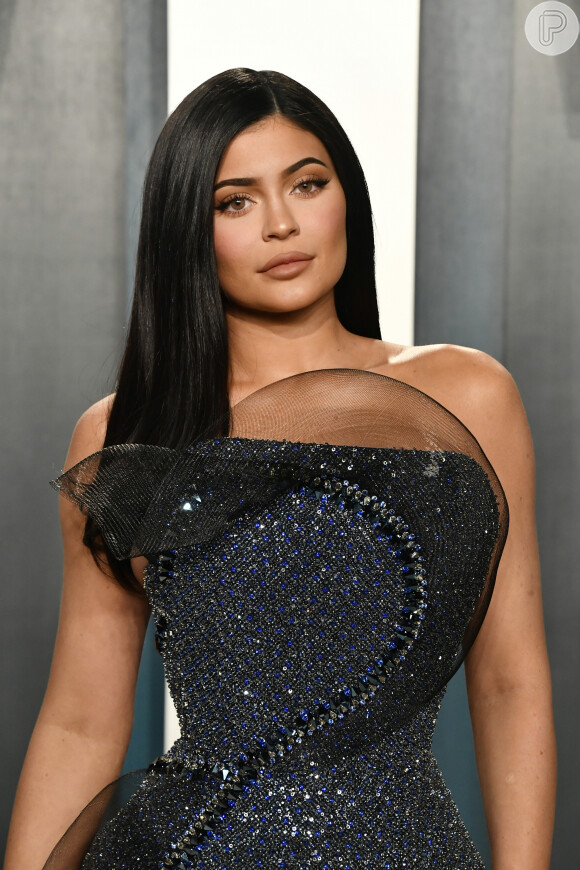 A influenciadora Kylie Jenner terá os produtos de beleza lançados no Brasil a partire de maio de 2022.