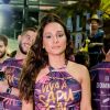 Carnaval 2022: a atriz Thaíssa Carvalho transformou abadá em cropped e combinou peça com short na pegada social