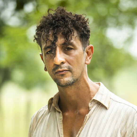 Na novela 'Pantanal', José Lucas de Nada (Irandhir Santos) é filho de José Leôncio (Marcos Palmeira) e de uma prostituta