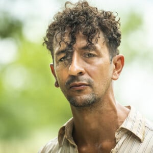 Na novela 'Pantanal', José Lucas de Nada (Irandhir Santos), filho de José Leôncio (Marcos Palmeira), aprendeu a ser peão e caminhoneiro com o pai