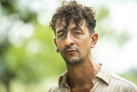 Na novela 'Pantanal', José Lucas de Nada (Irandhir Santos), filho de José Leôncio (Marcos Palmeira), aprendeu a ser peão e caminhoneiro com o pai