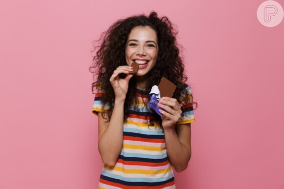 Dieta saudável com chocolate é possível a partir da escolha de versões com mais cacau do alimento.