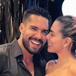 Mesmo com o affair desde o início do ano, foi somente em abril que Bil Araújo pediu Erika Schneider em namoro