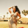 Look com body e vestido transparemnte foi a aposta de Vanessa Hudgens para Coachella