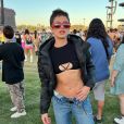 Jeans e recortes se uniram no look de Agatha Moreira para o Coachella 2022