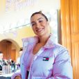 Bianca Andrade usou tom suave de rosa em look para ação durante viagem para o Coachella