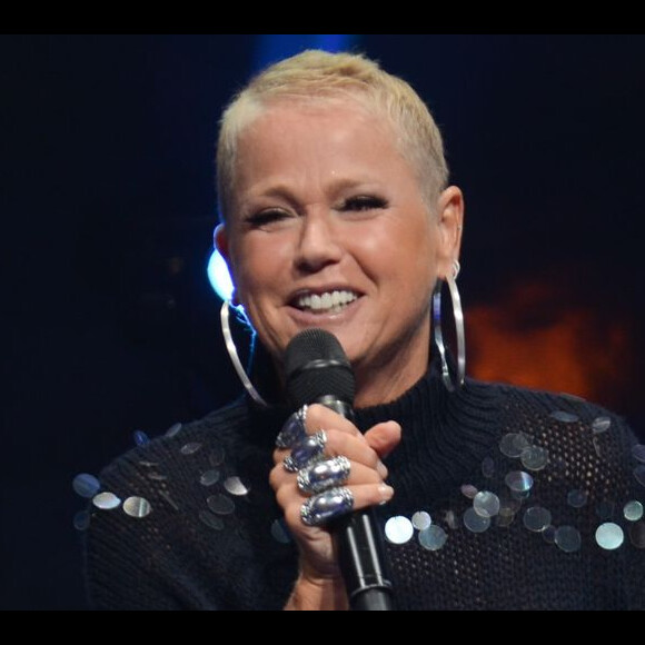 Xuxa notou a presença da fã com certa estranheza. 'Ué! Vem falar comigo? Tu não é 'bolsominion'? Não odeia quem é contra o Bolsonaro?', questionou