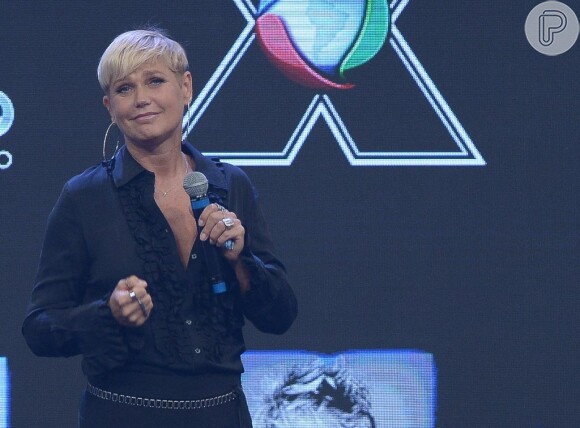 Xuxa rebateu a fã. 'Não é uma decisão apoiar uma pessoa... Uma pessoa que fica contra o meu público', disse a apresentadora, que tem legião de fãs LGBTQIA+