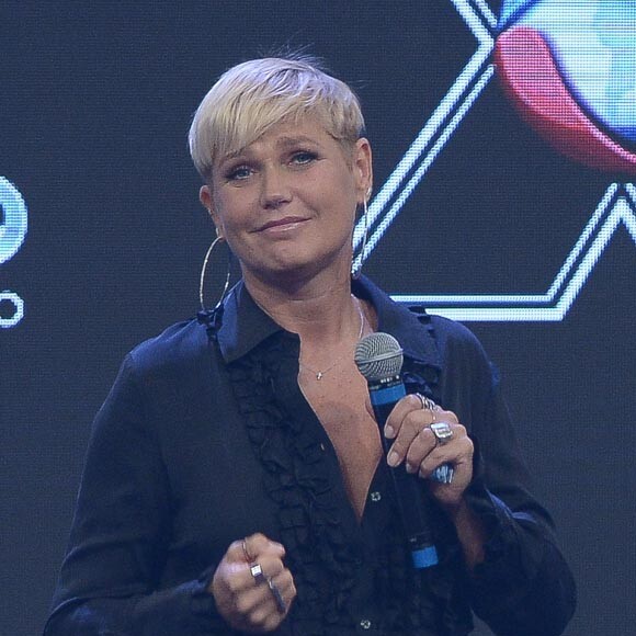 Xuxa rebateu a fã. 'Não é uma decisão apoiar uma pessoa... Uma pessoa que fica contra o meu público', disse a apresentadora, que tem legião de fãs LGBTQIA+