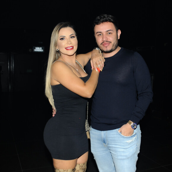 Deolane Bezerra esteve com Antonio Mandarrari no show de Wesley Safadão