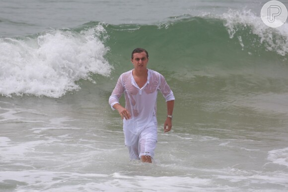 Luciano Huck grava especial de final do ano do 'Caldeirão do Huck', na quinta-feira, 11 de dezembro do 2014, na praia da Reserva, na Zona Oeste do Rio de Janeiro