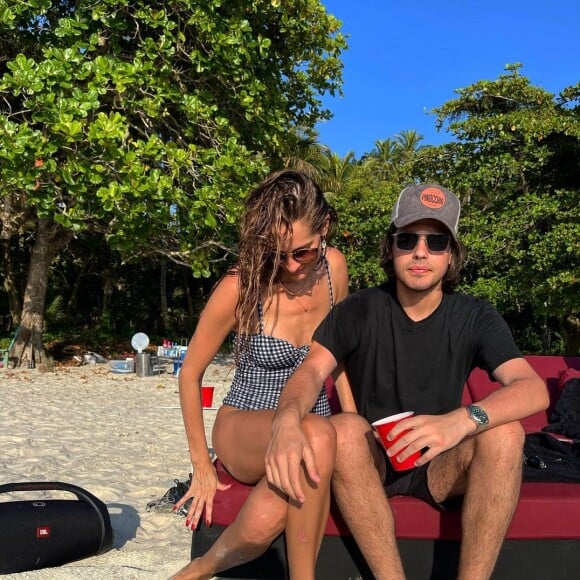 Filho de Faustão, João Guilherme compartilha fotos com a namorada, Schynaider Moura