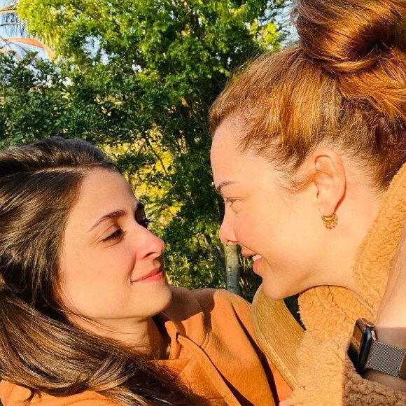 Fernanda Souza e Eduarda Porto são namoradas