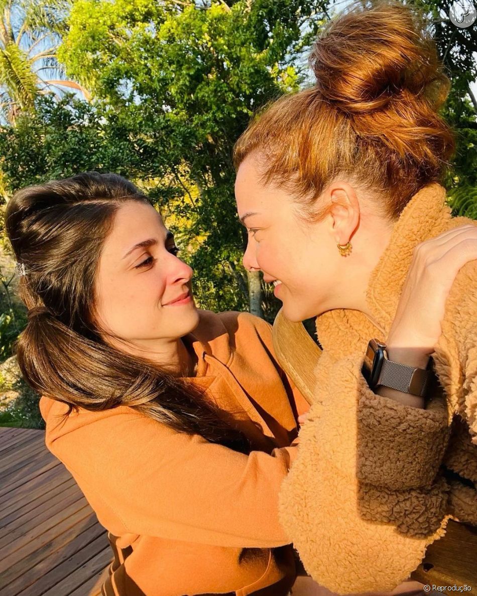 Fernanda Souza e Eduarda Porto são namoradas