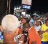 Acidente no fim do desfile de carnaval da Paraíso do Tuiuti deixou uma idosa de 72 anos com imobilização na perna