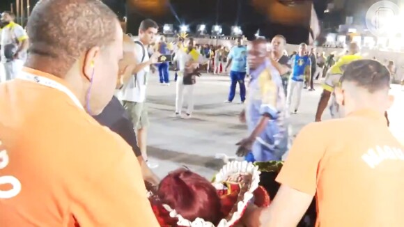 Acidente no carnaval da Paraíso do Tuiuti: Alba Regina Gomes recebeu alta e deve ter imobilização da perna retirada nesta segunda, 25 de abril de 2022