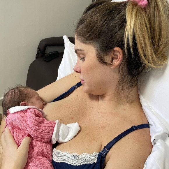 Bárbara Evans deu à luz Ayla em abril de 2022