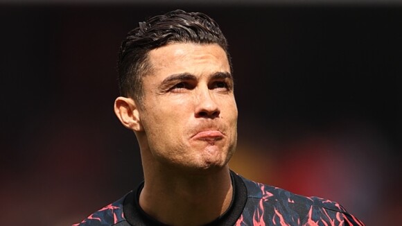 Cristiano Ronaldo se emociona com homenagem ao filho morto no parto em 1º jogo após a perda. Fotos!