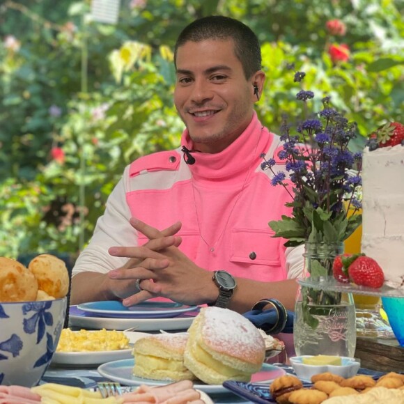 Campeão do 'Big Brother Brasil 22', Arthur Aguiar tomou café com Ana Maria Braga nesta quarta-feira, 27 de abril de 2022