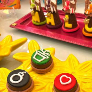 Vivian Amorim mostra o 'queridômetro' do 'BBB' feito de doces na festa de mesversário da filha