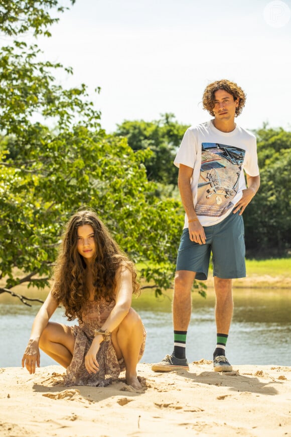 Juma (Alanis Guillen) e Jove (Jesuíta Barbosa) se apaixonam na novela 'Pantanal'