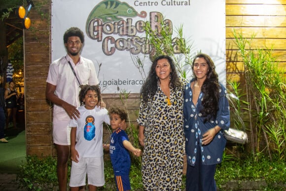 Regina Casé comemorou o aniversário do filho em uma casa de festas na zona oeste do Rio
