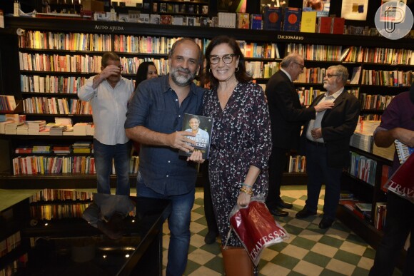 Lilia Cabral esteve no lançamento da biografia de Domingos Montagner – 'O Espetáculo Não Para', escrita por Oswaldo Carvalho