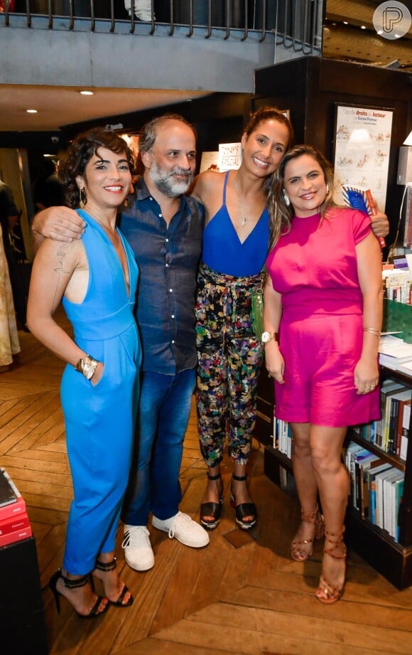 Camila Pitanga na noite de autógrafos do livro que traz a obra de Domingos Montagner, morto em 2016