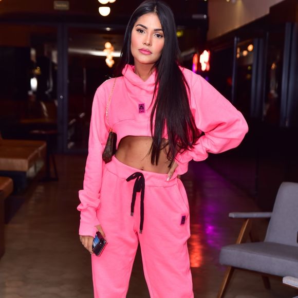 Ex-BBB Flay ganhou os holofotes ao ter romance com MC Gui revelado em rede nacional