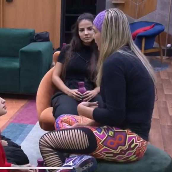'Power Couple Brasil 6': Brena Paixão, Ivy e Luana Andrade consolam Andreia após desabafo