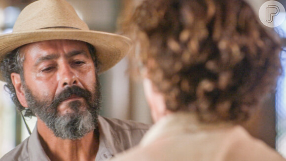 Jove (Jesuíta Barbosa) surpreende o pai, José Leôncio (Marcos Palmeira), ao tomar decisão a volta ao Pantanal na novela 'Pantanal'