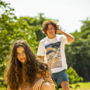 Juma (Alanis Guillen) e Jove (Jesuíta Barbosa) voltam para o Pantanal após passagem tumultuada da pantaneira pelo Rio na novela 'Pantanal'