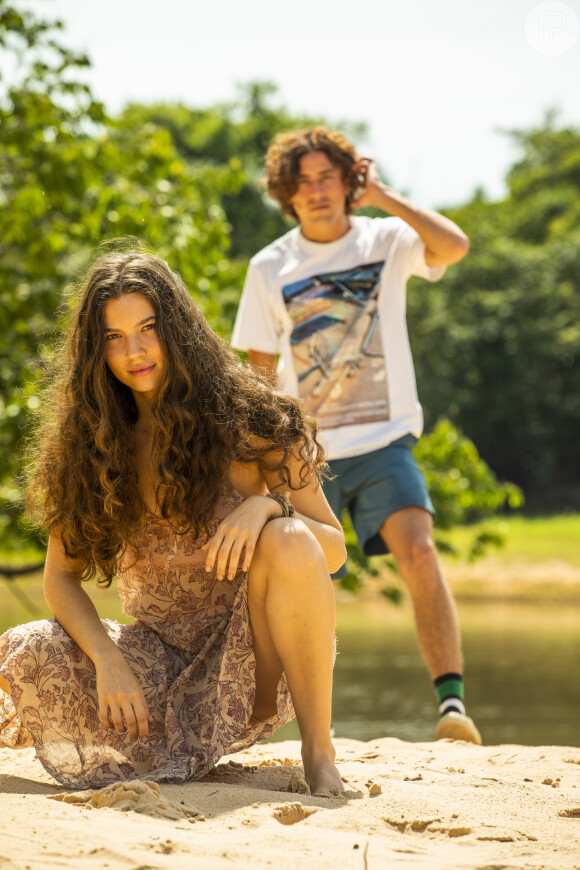 Juma (Alanis Guillen) e Jove (Jesuíta Barbosa) voltam para o Pantanal após passagem tumultuada da pantaneira pelo Rio na novela 'Pantanal'